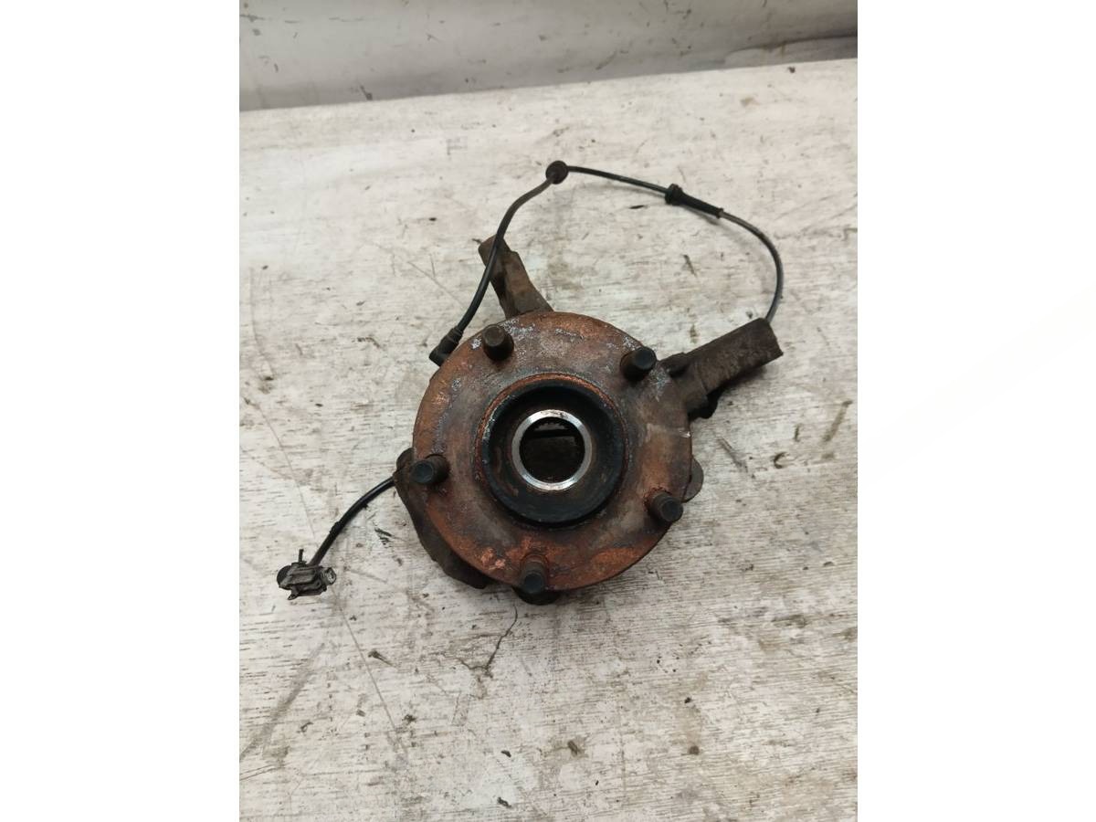 Поворотный кулак правый Nissan Almera Tino, 2003 г., OEM YD22, арт. 109010456