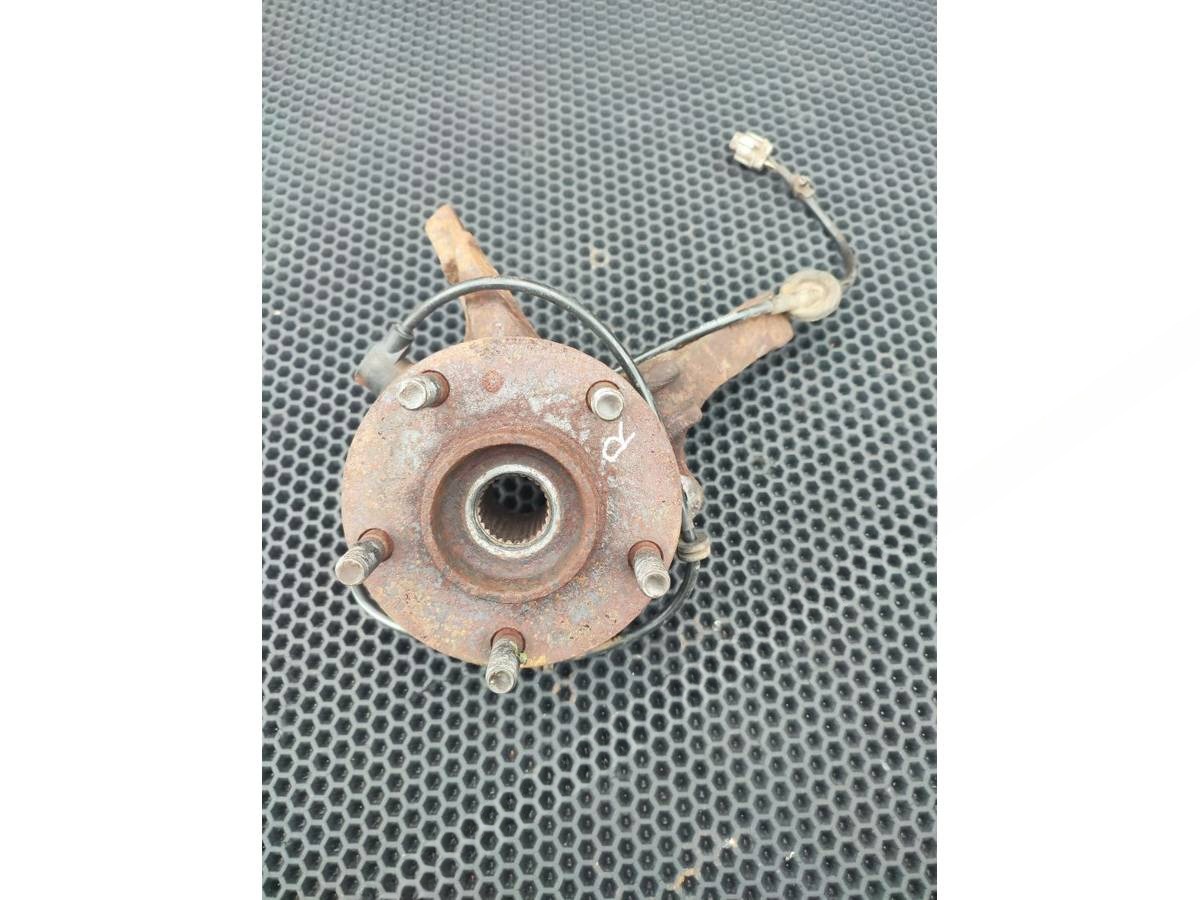 Поворотный кулак правый Nissan Almera Tino, 2001 г., арт. 112259289