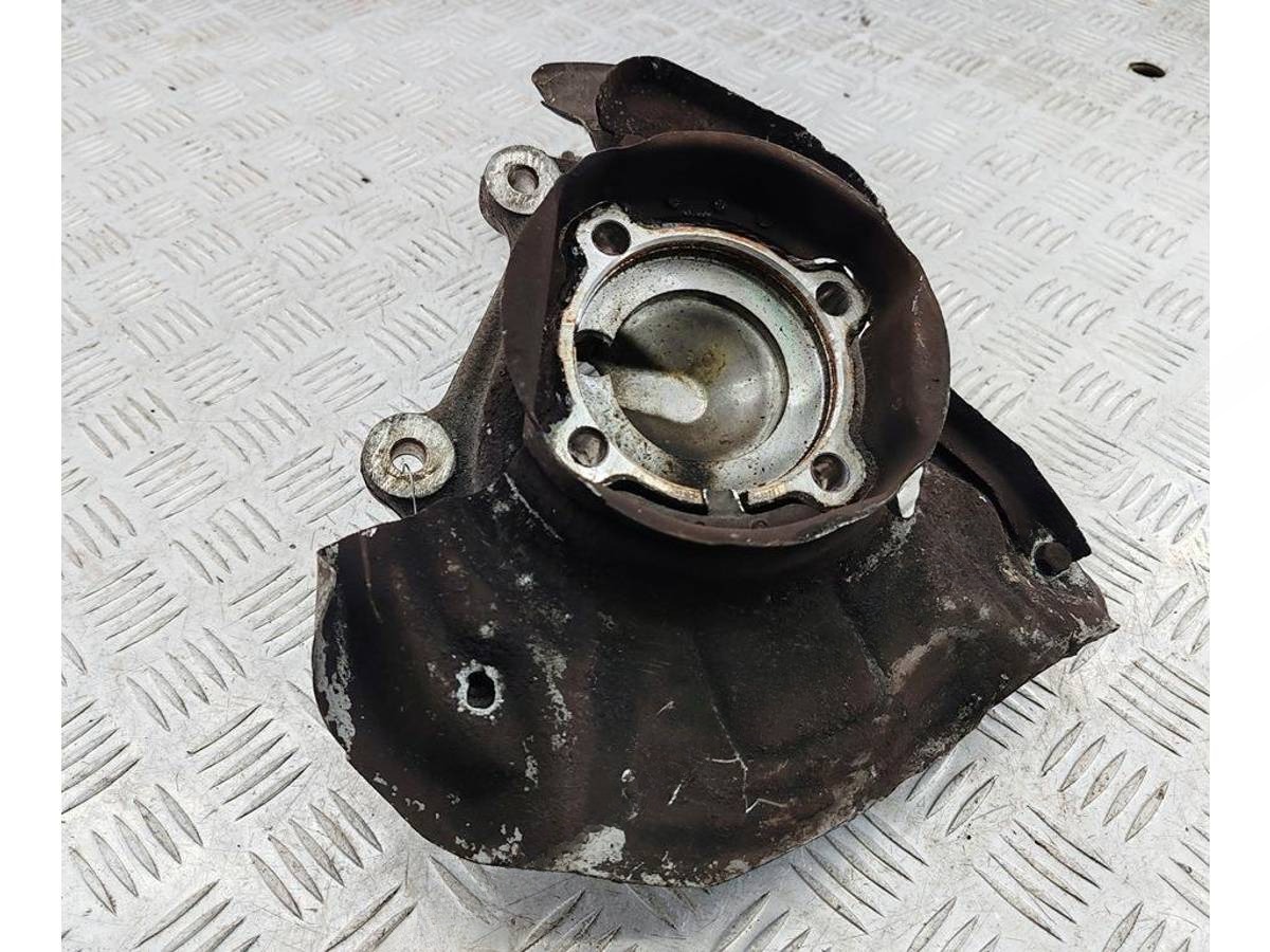 Поворотный кулак правый BMW E39, 1995 г., арт. 55261173