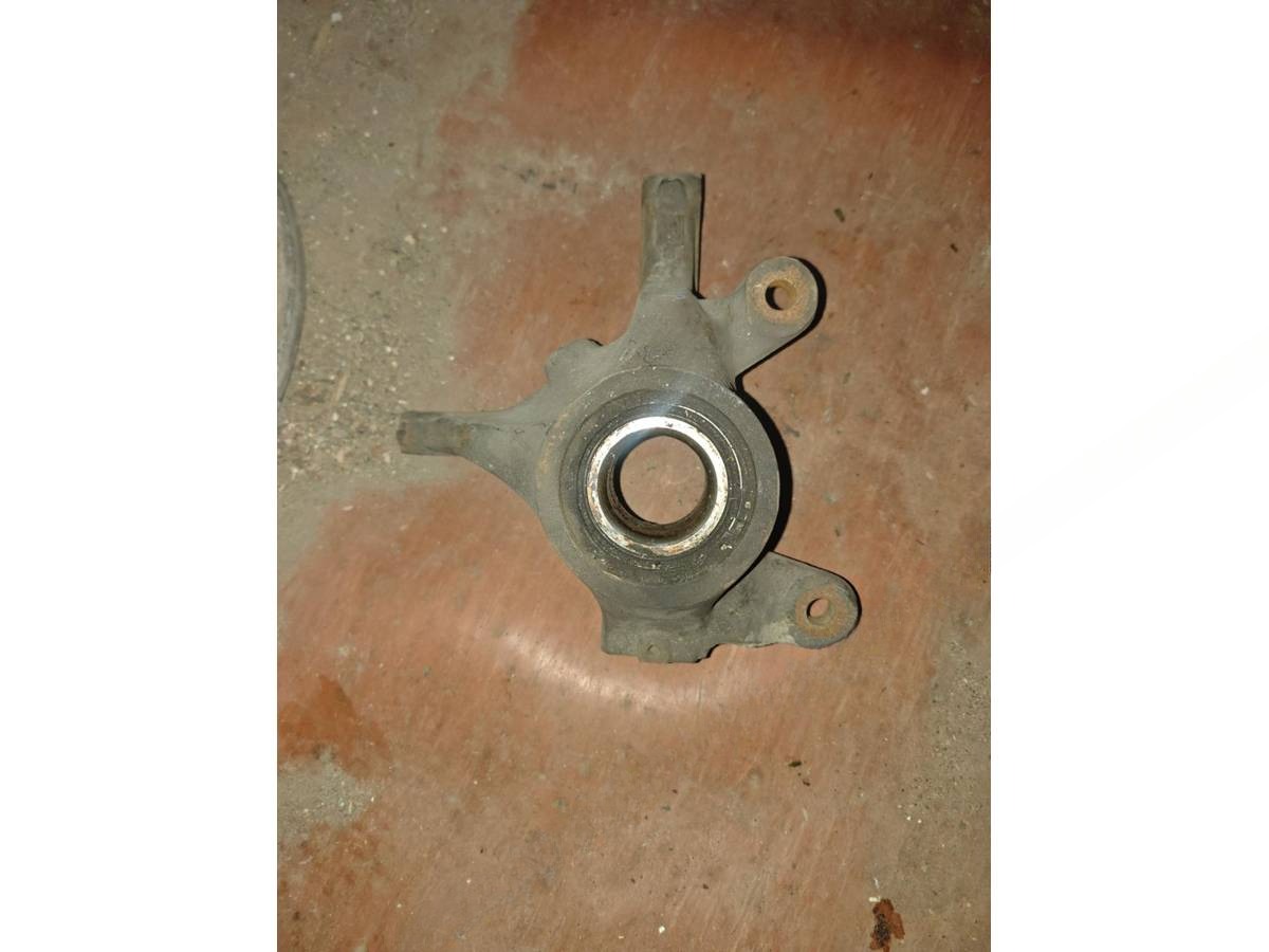Поворотный кулак правый Mercedes Vito W638, 2000 г., арт. 59063174