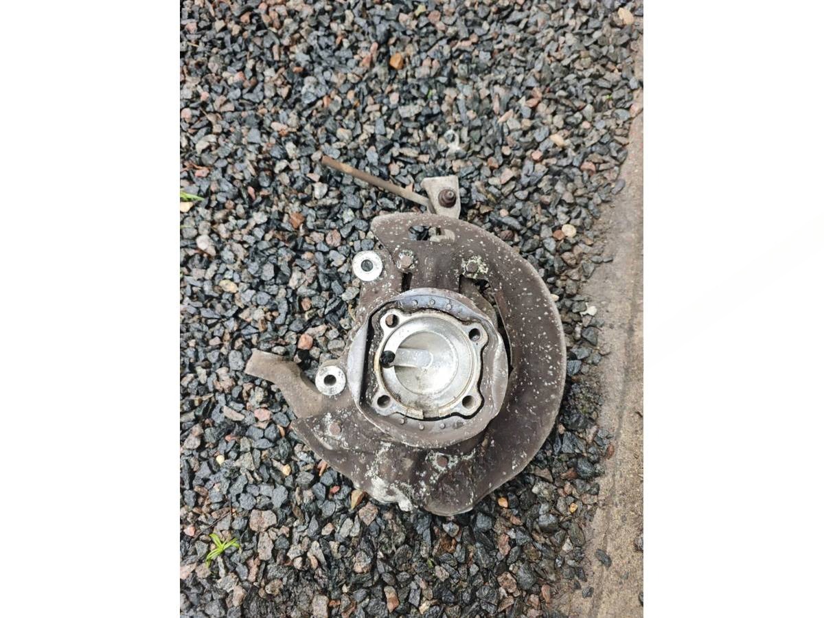 Поворотный кулак правый BMW E39, 2002 г., арт. 59067553