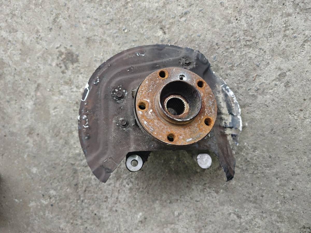 Поворотный кулак правый BMW X3 E83, 2005 г., арт. 59070475