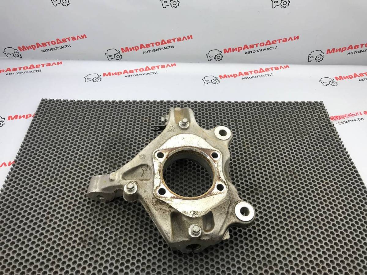 Поворотный кулак правый Chrysler Pacifica, 2017 г., OEM 68189018AB, арт. 97113352