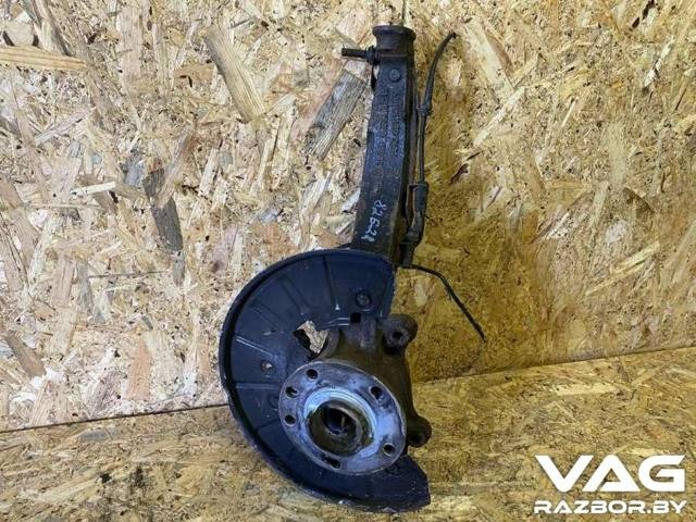 Поворотный кулак правый Volkswagen Touareg, 2006 г., арт. B32402143