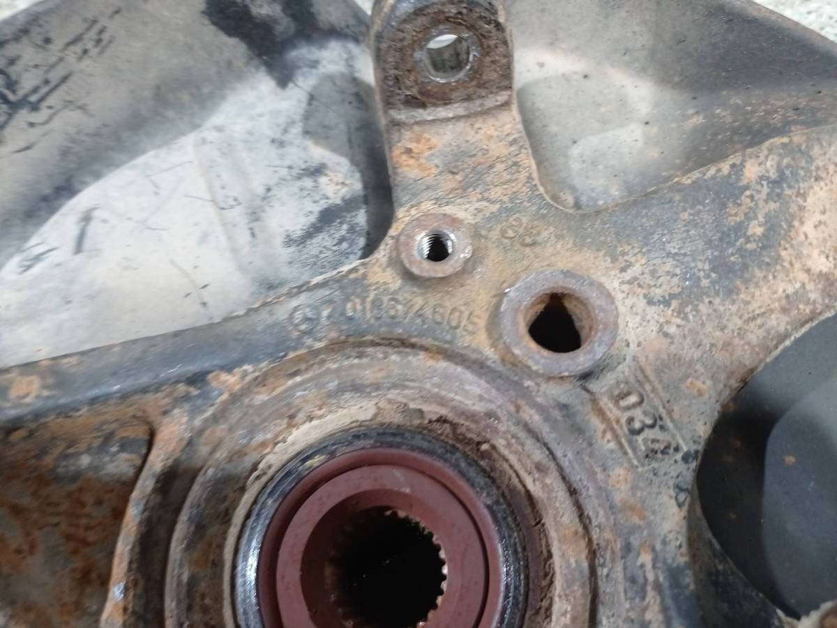 Кулак задний левый Mercedes W201, 1988 г., OEM 2013574605, арт. 46023063996_2, фото 4