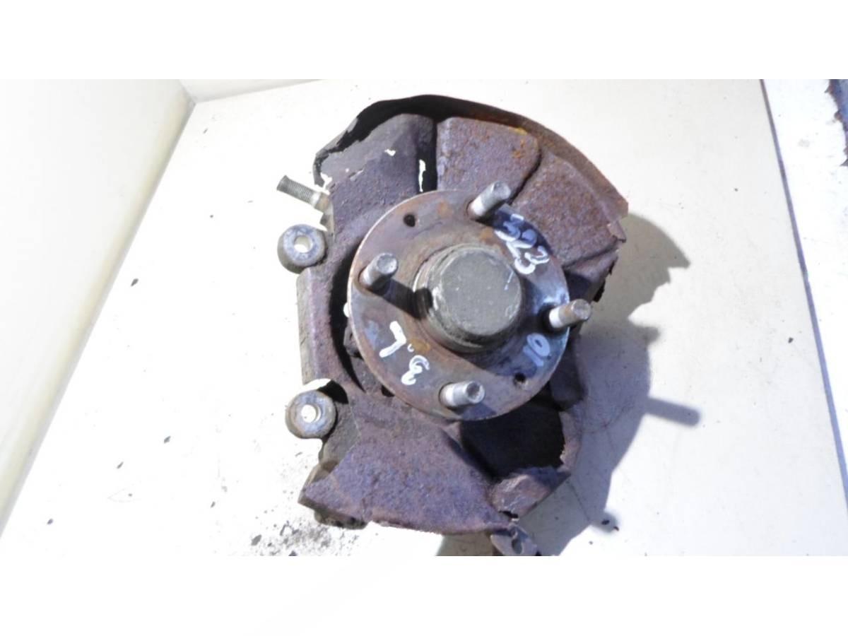 Кулак задний левый Mazda 323, 2001 г., арт. 87014792
