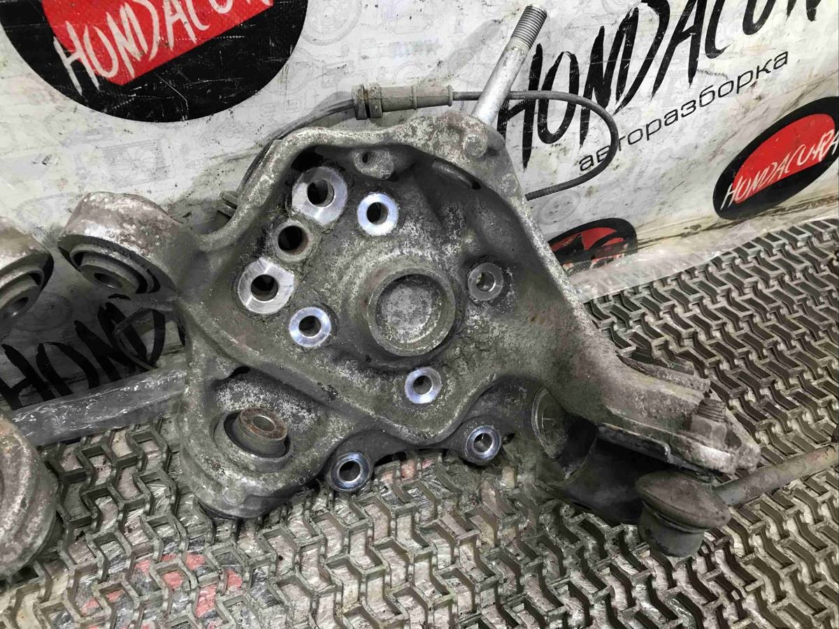 Кулак задний правый Honda Accord, 2012 г., арт. 04304-40460
