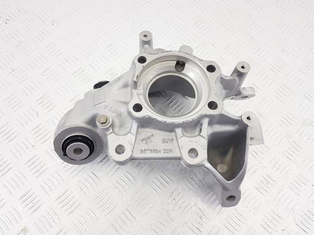 Кулак задний правый BMW X5 G05, 2018 г., OEM 6876654, арт. 112672