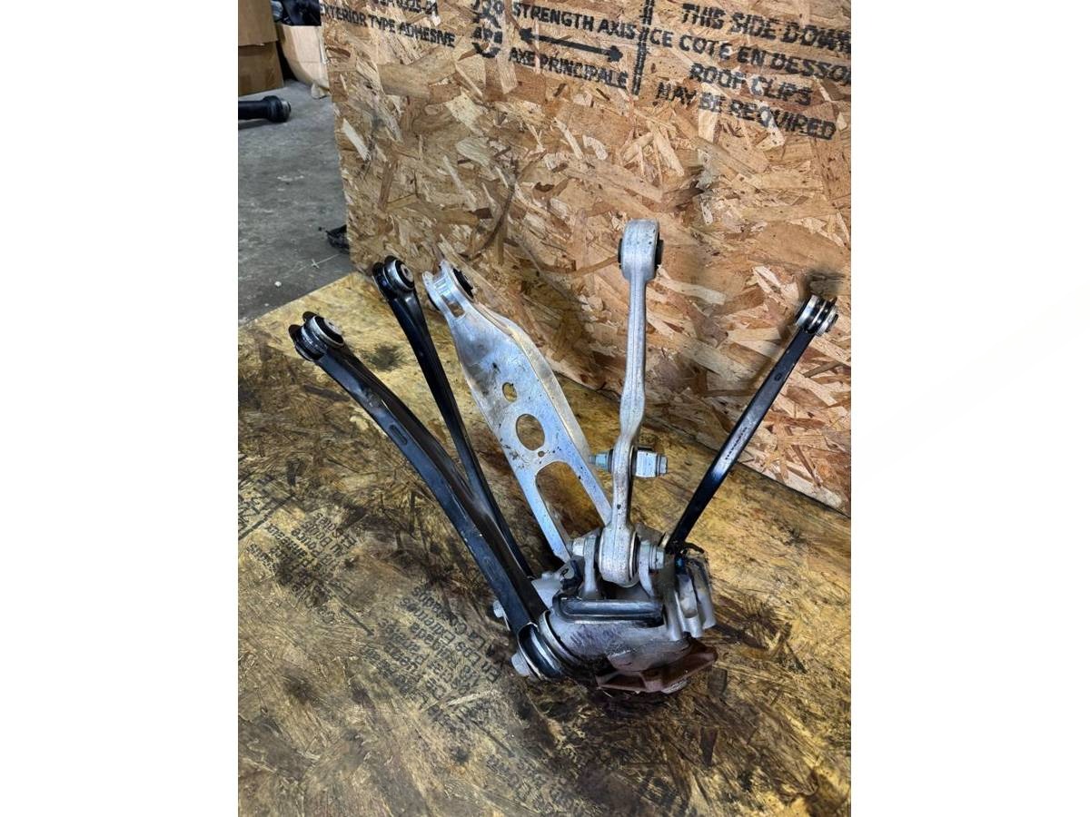 Кулак задний правый Audi Q5, 2019 г., OEM 80A505460, арт. 1205960953
