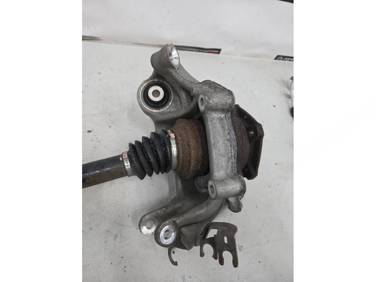 Кулак задний правый Audi Q7, 2023 г., OEM 4M0505432A, арт. 16006