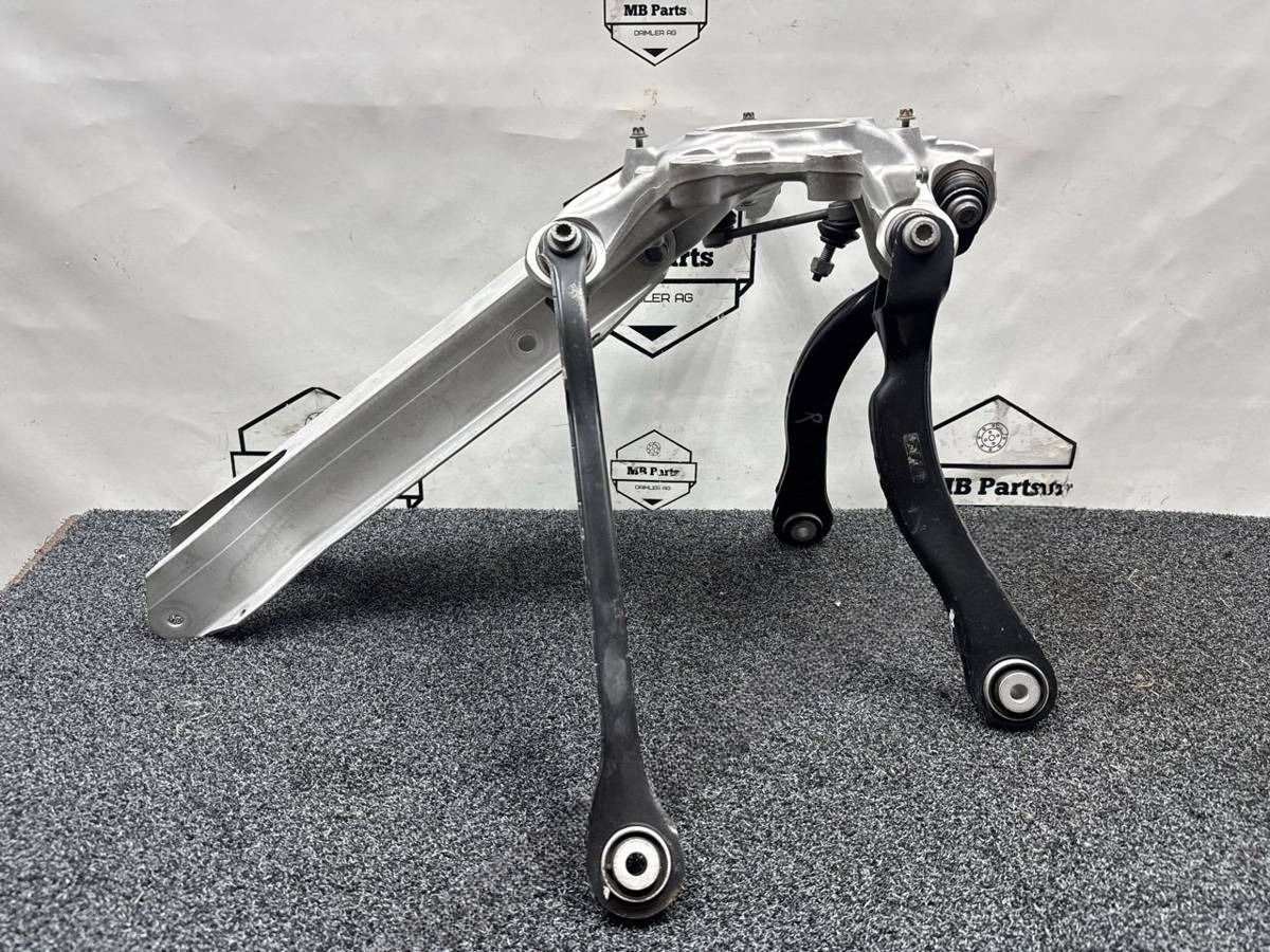 Кулак задний правый Mercedes E W211 W223, 2021 г., OEM A6429007801, арт. 2704