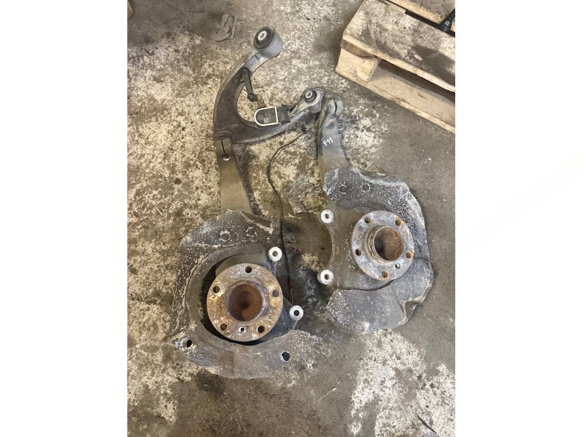Кулак задний правый BMW F10/F11/GT F07, 2010 г., арт. 98548125