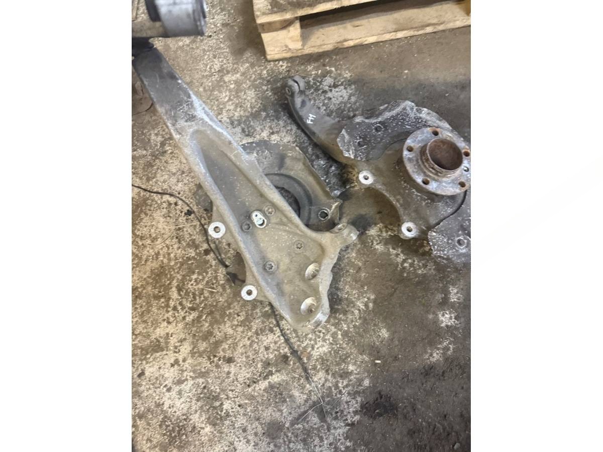Кулак задний правый BMW F10/F11/GT F07, 2010 г., арт. 98548125, фото 2
