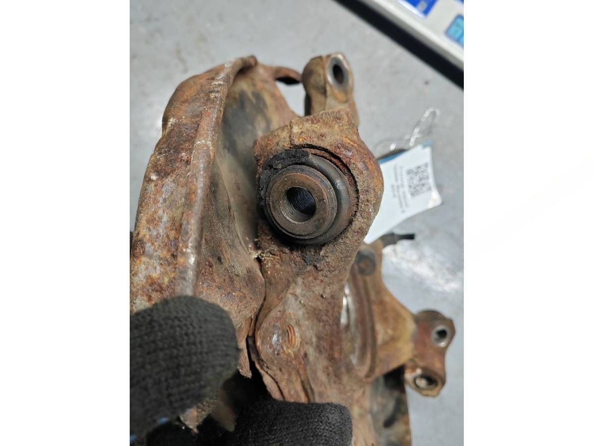 Кулак задний правый Mercedes E W210, 2002 г., OEM A2102205, арт. B43381469_2, фото 3