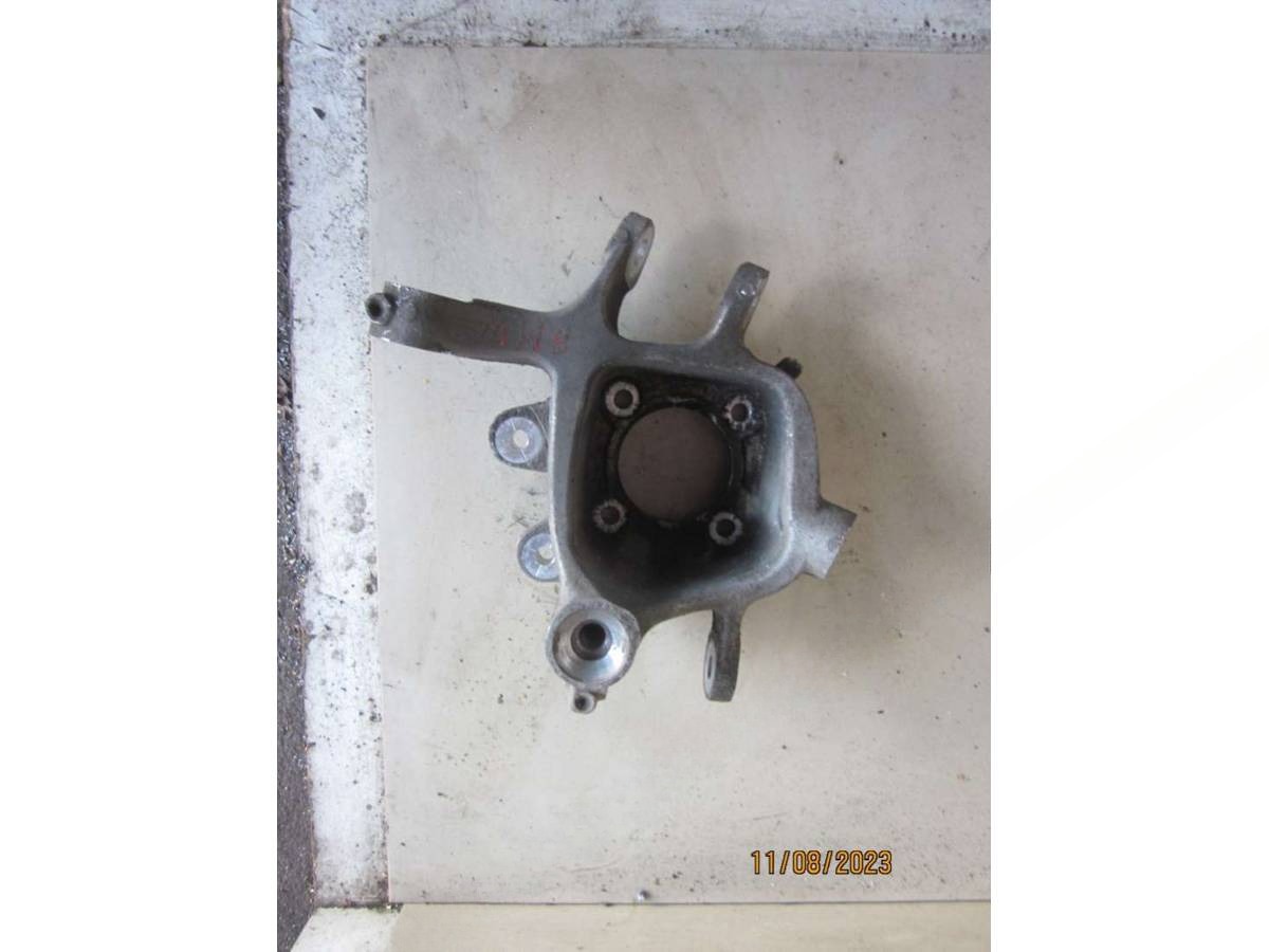 Кулак задний правый BMW F10/F11/GT F07, 2010 г., OEM 6793770, арт. FB40-62535156
