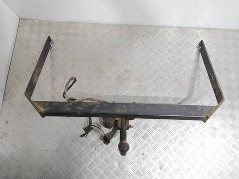Прицепное устройство (фаркоп) Ford Focus, 2006 г., арт. 1046214