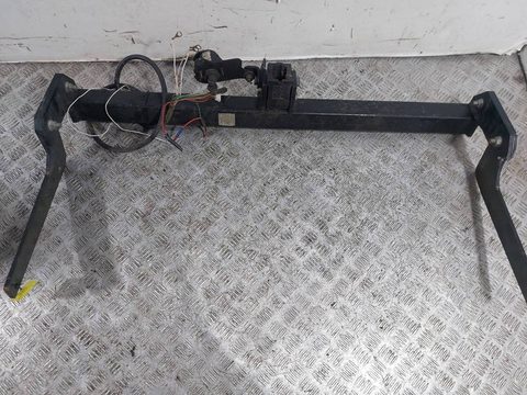 Прицепное устройство (фаркоп) Ford Kuga, 2011 г., арт. 46023052683