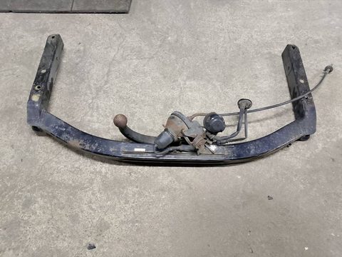Прицепное устройство (фаркоп) Audi A6 C6 (S6,RS6), 2005 г., арт. 93460518