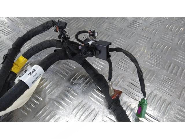 Новое Mazda Premacy, 2022 г., OEM 68380180AB, арт. 111853, фото 2