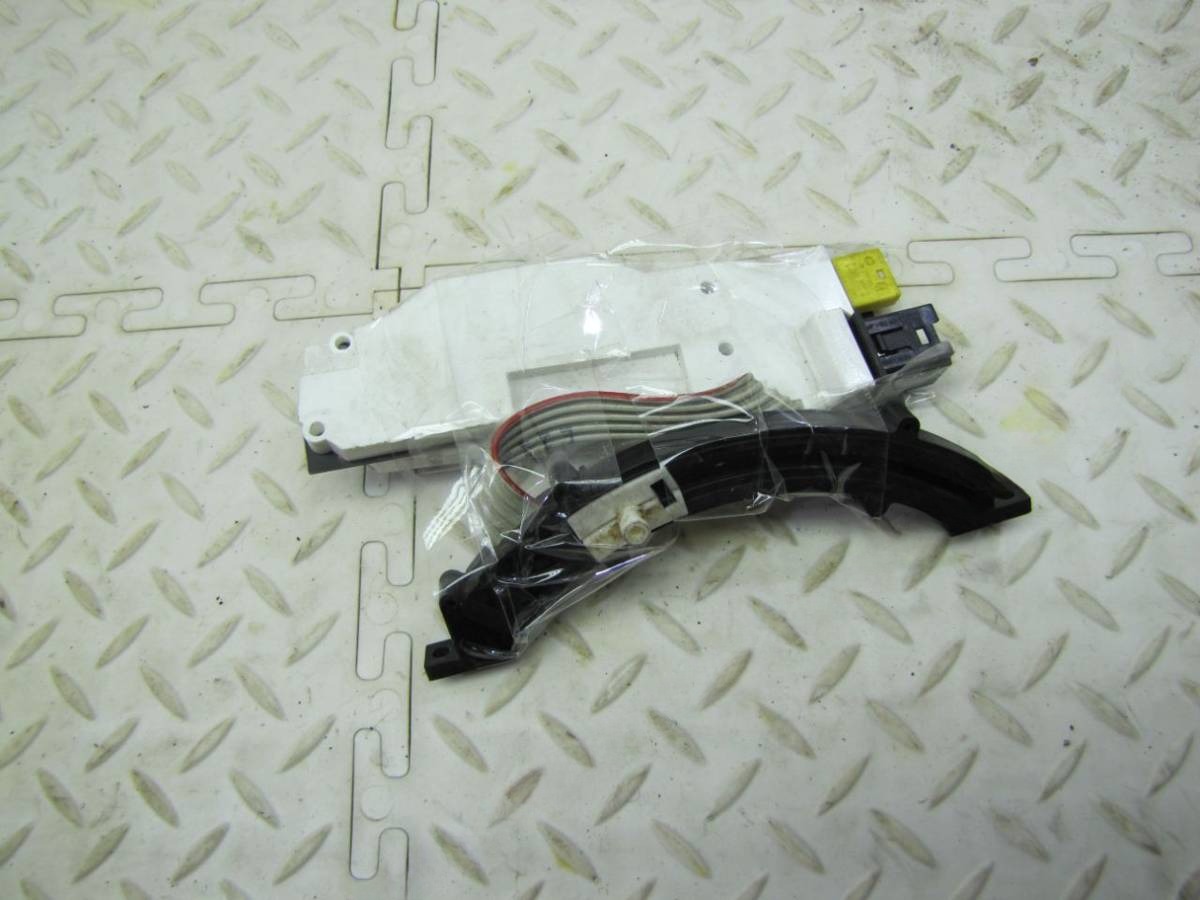Новое BMW E38, 1998 г., OEM 8221521, арт. 107018005