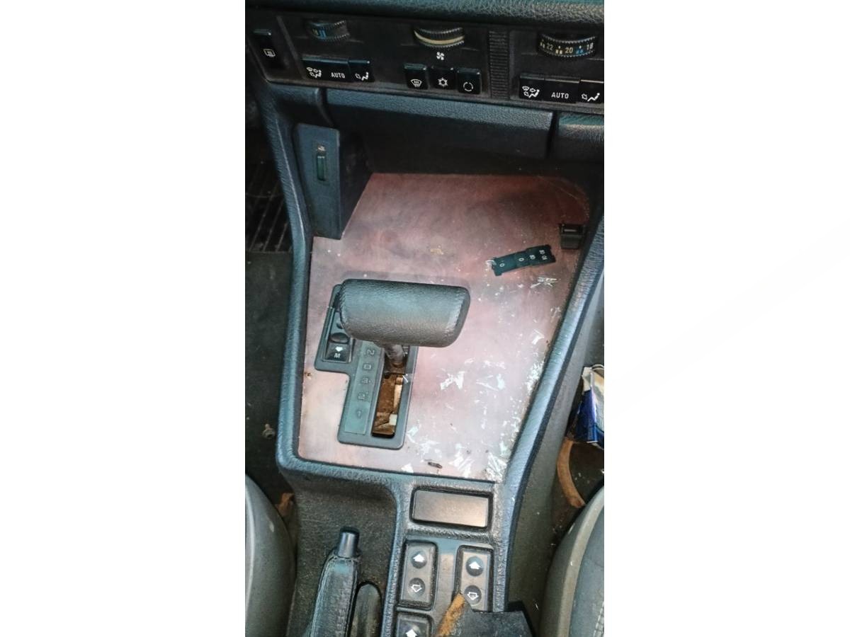 Новое BMW E32, 1990 г., арт. 108420070