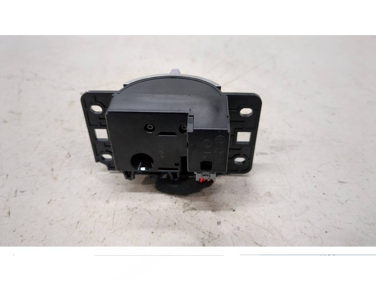 Новое Peugeot 3008, 2024 г., OEM 98440964ZD, арт. 20111615, фото 2
