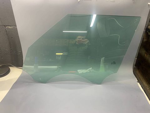 Стекло двери передней левой Mini Countryman, 2017 г., OEM 51337344131, арт. 11591