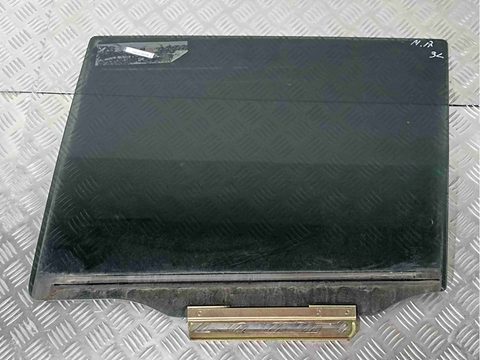 Стекло двери задней левой Mazda Premacy, 2002 г., арт. 002304