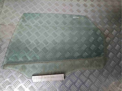 Стекло двери задней левой Opel Vectra, 2001 г., арт. 015906