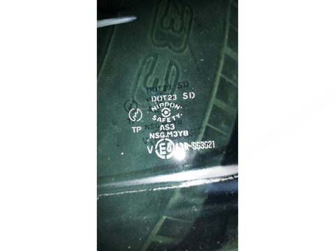 Стекло двери задней левой Mazda Premacy, 2002 г., арт. 04777