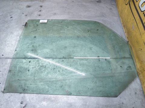 Стекло двери задней левой Renault Scenic рестайлинг, 1999 г., арт. 114692