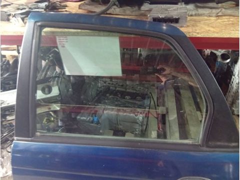 Стекло двери задней левой Renault Scenic, 1997 г., арт. 98006302