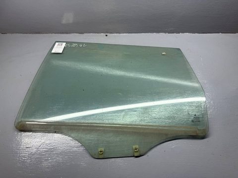 Стекло двери задней левой Mitsubishi Space Star, 1999 г., OEM MR135731, арт. B102558124