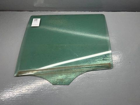 Стекло двери задней левой Mercedes C W203, 2005 г., арт. B87089274