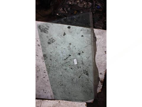 Стекло двери задней правой Toyota Avensis Verso, 2003 г., арт. 00048578