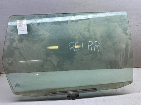 Стекло двери задней правой Volkswagen Passat B3, 1990 г., OEM 333845206, арт. B113539733