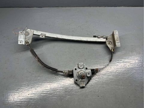 Стекло двери задней правой Audi 100 C3, 1988 г., OEM 443839400A, арт. B85352806