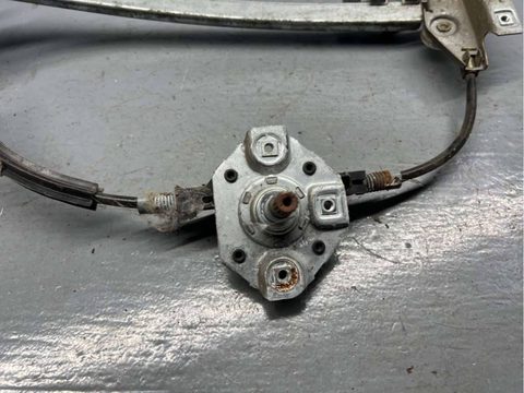 Стекло двери задней правой Audi 100 C3, 1988 г., OEM 443839400A, арт. B85352806, фото 2
