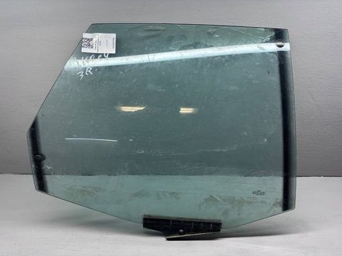 Стекло двери задней правой Audi 80 B3, 1990 г., OEM 893845026, арт. B93701770
