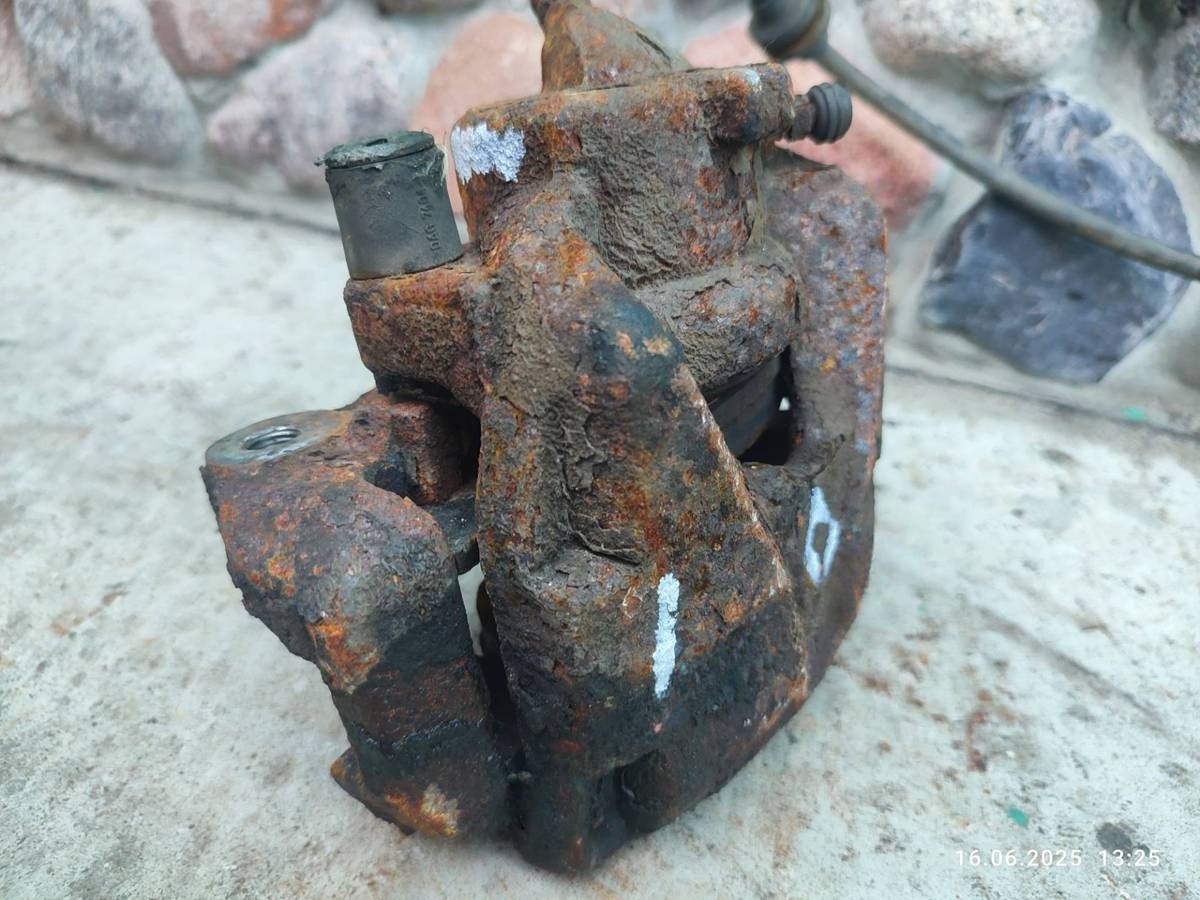 Суппорт передний левый Renault Duster, 2014 г., OEM 410111495R, арт. 015S312131, фото 2