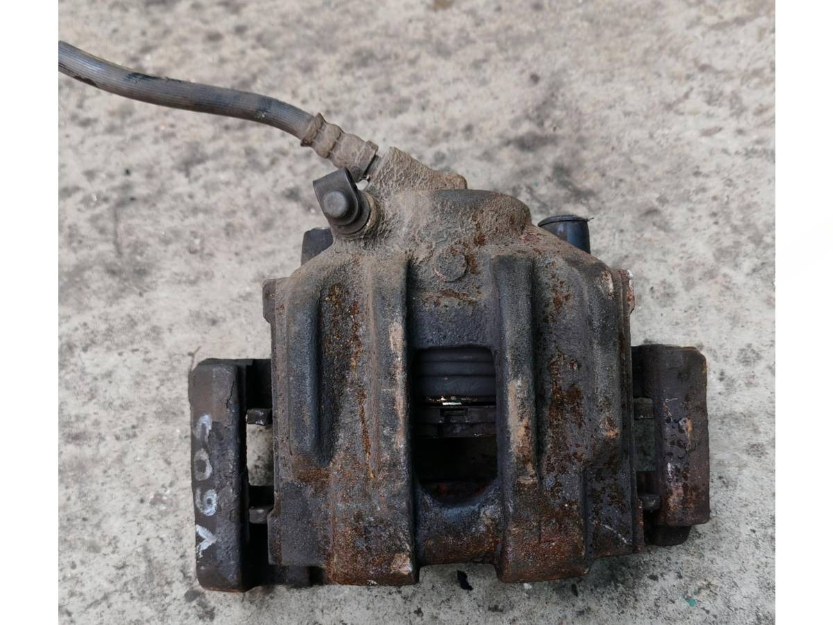 Суппорт передний левый BMW E90/E91/E92/E93, 2007 г., OEM 34116766681, арт. 015S410066