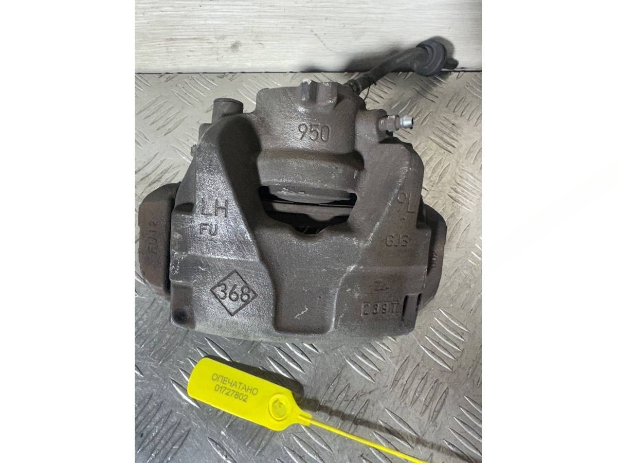 Суппорт передний левый Renault Duster, 2015 г., арт. B1727802