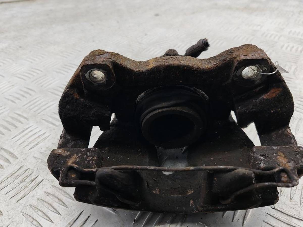 Суппорт передний правый Opel Astra, 2005 г., арт. 55383110