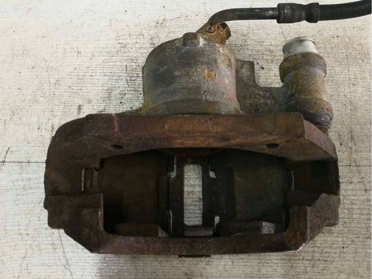 Суппорт передний правый Ford Escort, 1996 г., арт. 57513794