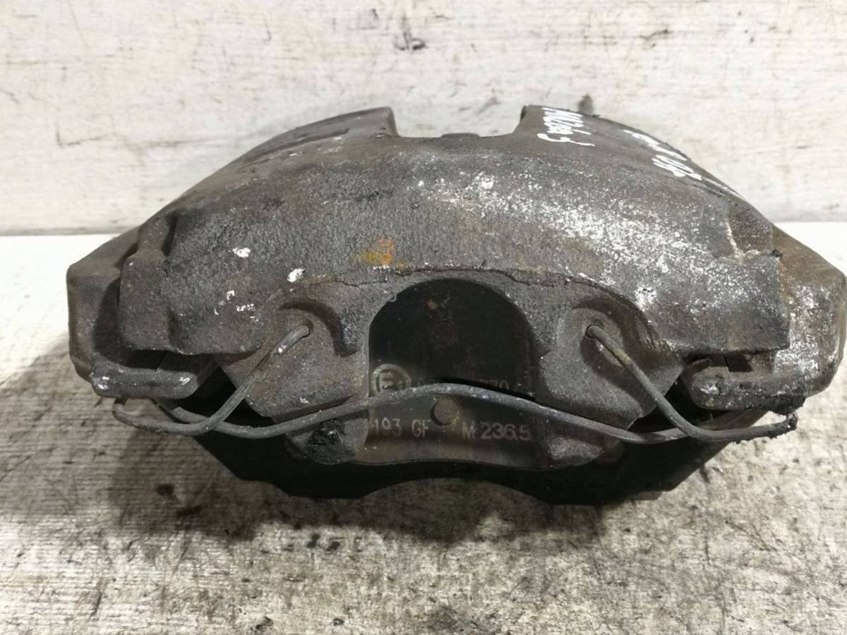 Суппорт передний правый Mazda 3, 2007 г., арт. 87018013