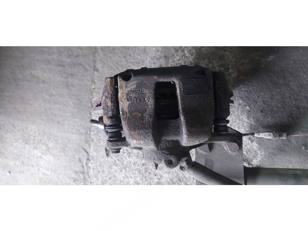 Суппорт передний правый Peugeot 307, 2003 г., арт. 92378086