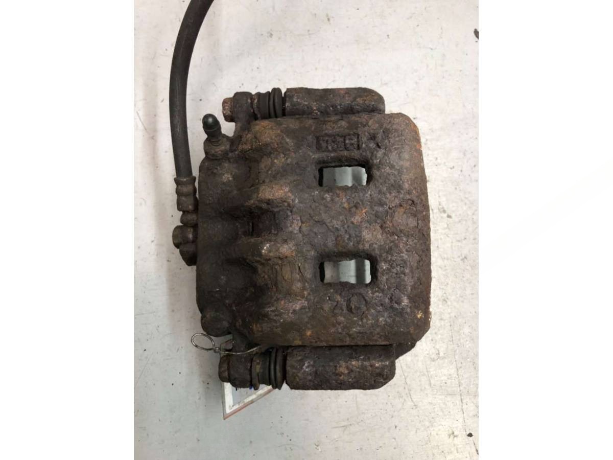 Суппорт передний правый Subaru Fo, 1999 г., OEM 26291AC021, арт. B38097651