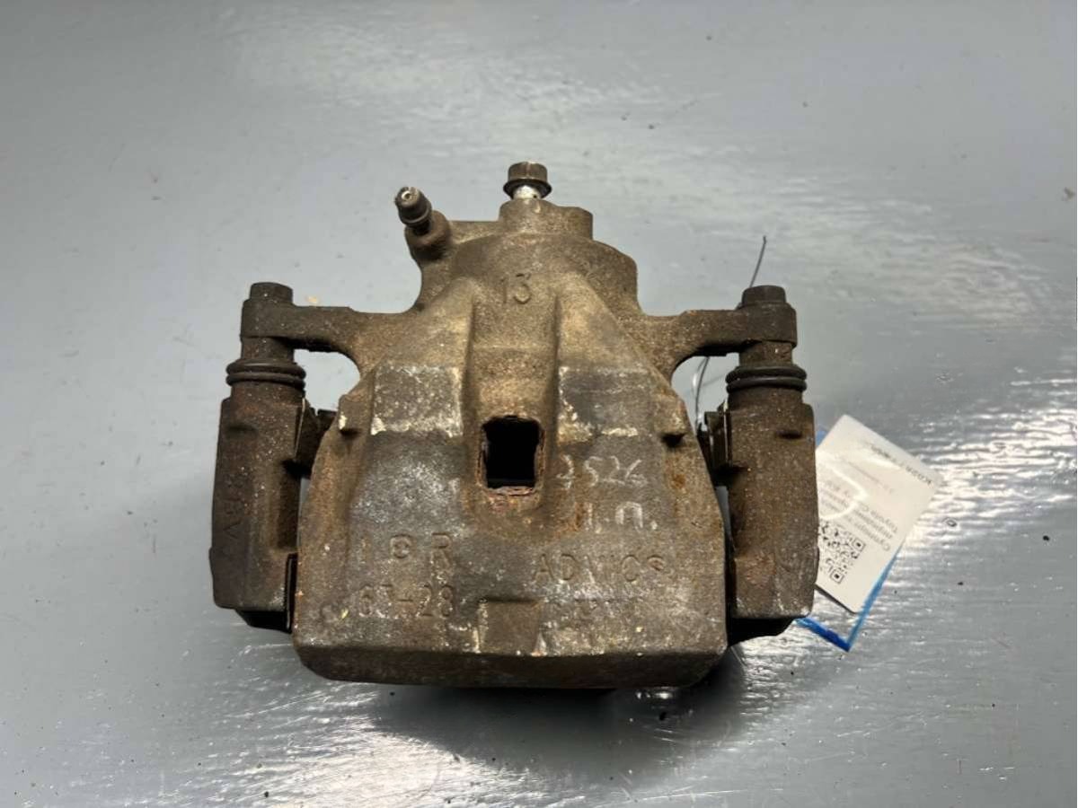 Суппорт передний правый Toyota Camry XV40, 2011 г., OEM 4773033361, арт. B74381702