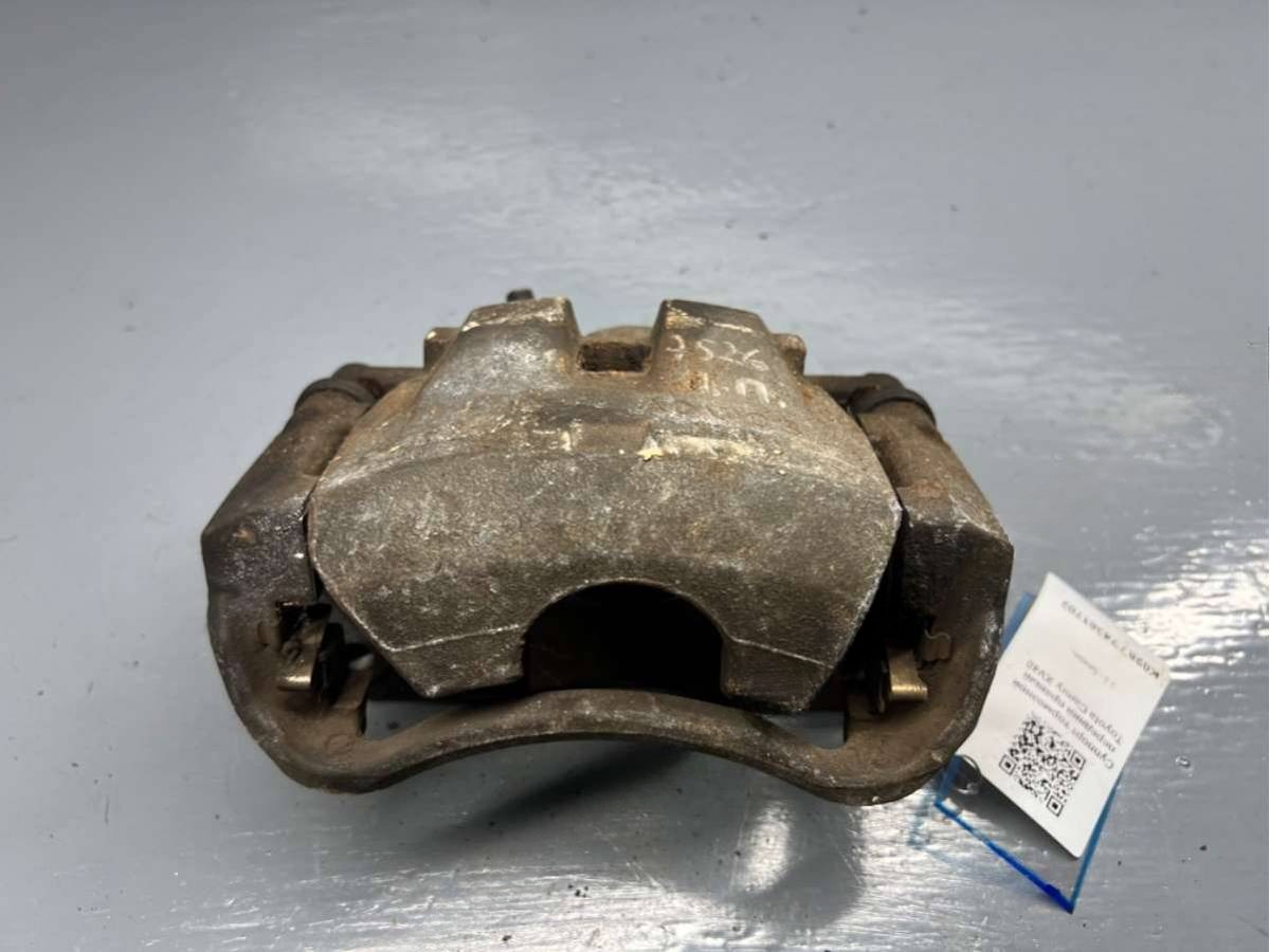 Суппорт передний правый Toyota Camry XV50, 2011 г., OEM 4773033361, арт. B74381702_2