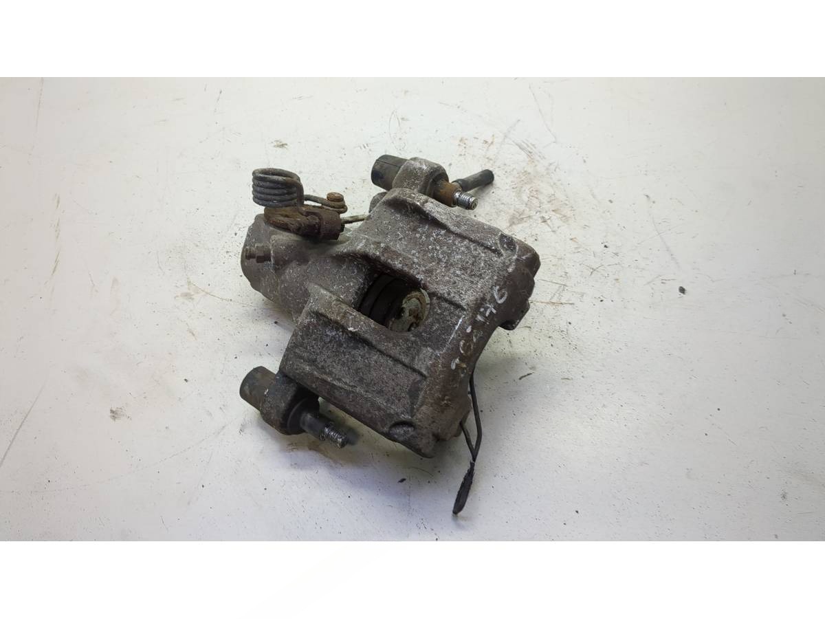 Суппорт задний правый Mazda 5, 2007 г., OEM CCY92661XA, арт. 21164373